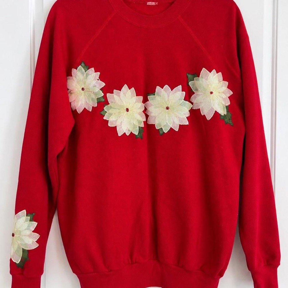 Vintage Poinsettia Christmas Sweatshirt 🎄✨